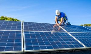 Installation et mise en production des panneaux solaires photovoltaïques à Carignan-de-Bordeaux